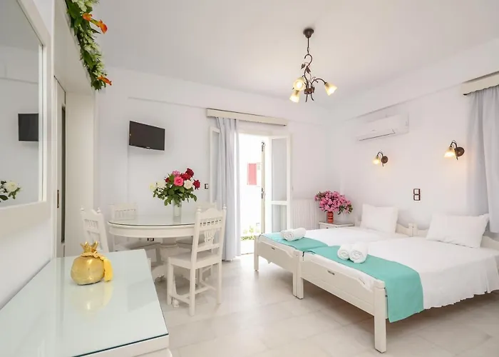 Lygdamis Downtown 3 Star דירה