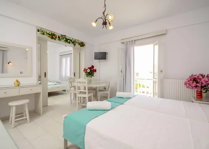 Lygdamis Downtown 3 Star דירה